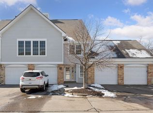 6040 Chasewood Pkwy APT 101, Minnetonka, MN 55343