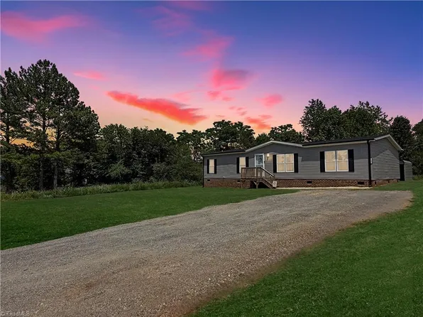 206 Fairchase Cir, Stony Point, NC 28678