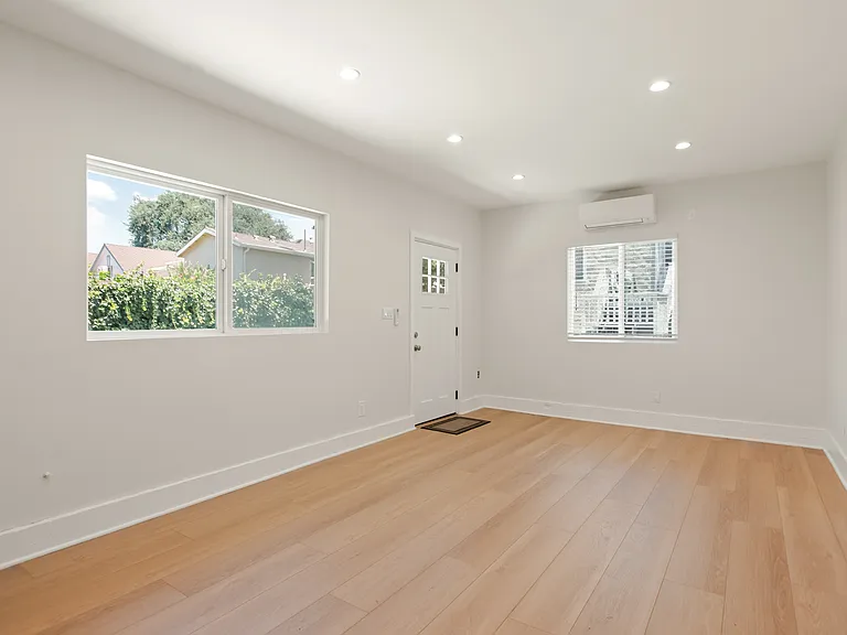3122 Altura Ave — Photo 2