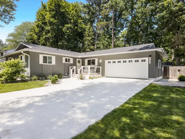 1703 Comanche St, Traverse City, MI 49686