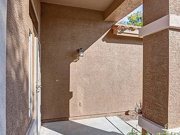 4th image of 806 S Valle Verde