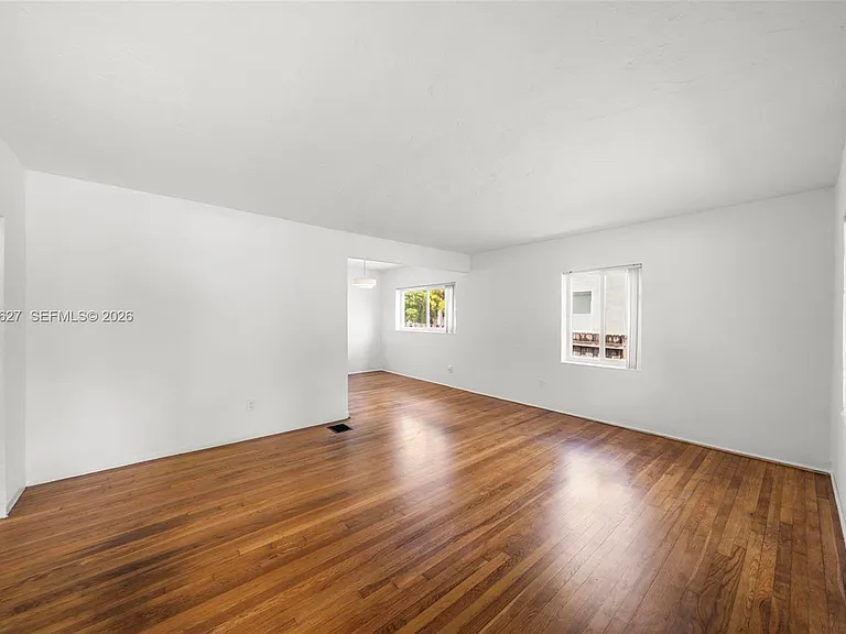 5730 SW 42nd Ter — Photo 2