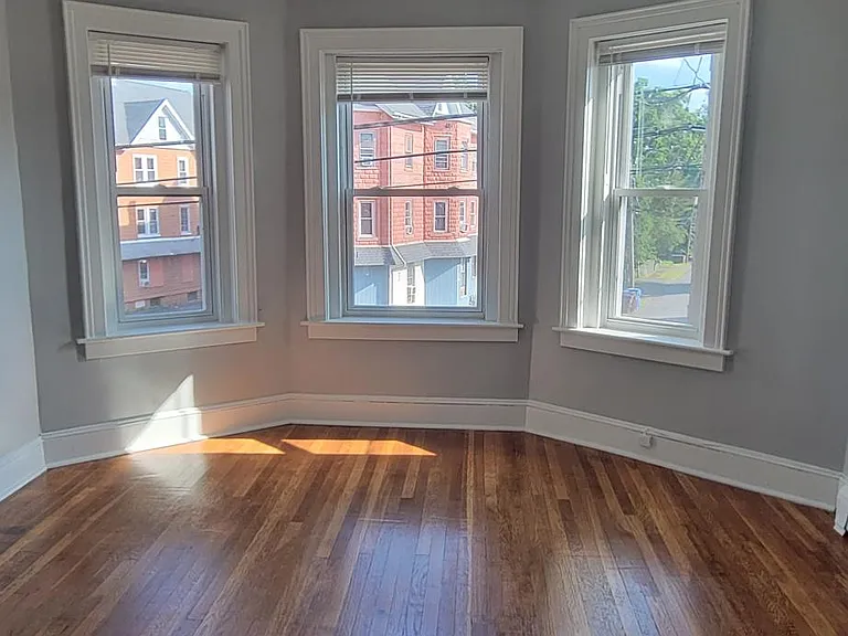 639 W Main St #2E — Photo 5