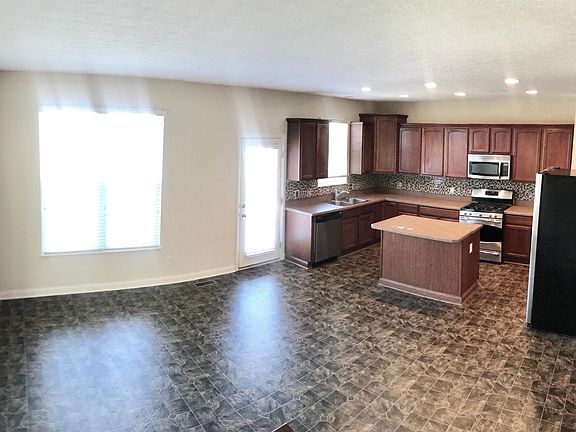 3rd image of 333 Giovanna Ave