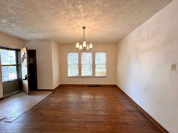 4th image of 2504 S 61st Ave