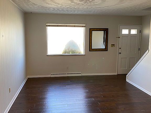 2nd image of 305 W Walnut St