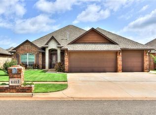 11217 SW 37th St, Mustang, OK 73064