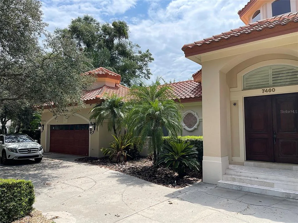 5 bed, 4.0 bath, 4598 sqft, $6,000 — Photo 2