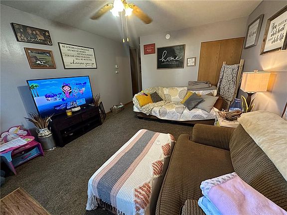 3rd image of 3302 Iroquois Ln