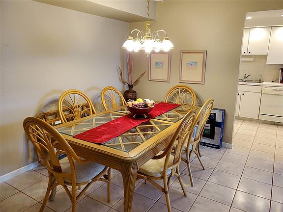 3rd image of 632 Edgewater Dr Unit 633