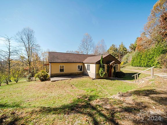 2nd image of 42 Old Farm Cir