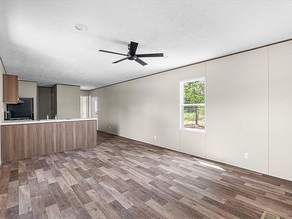 5th image of 206 Se Cres #3048A