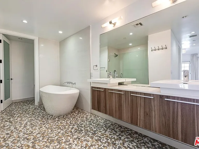 225 S Hamilton Dr #106 — Photo 22