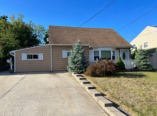 39 Cedar Ter, Parlin, NJ 08859