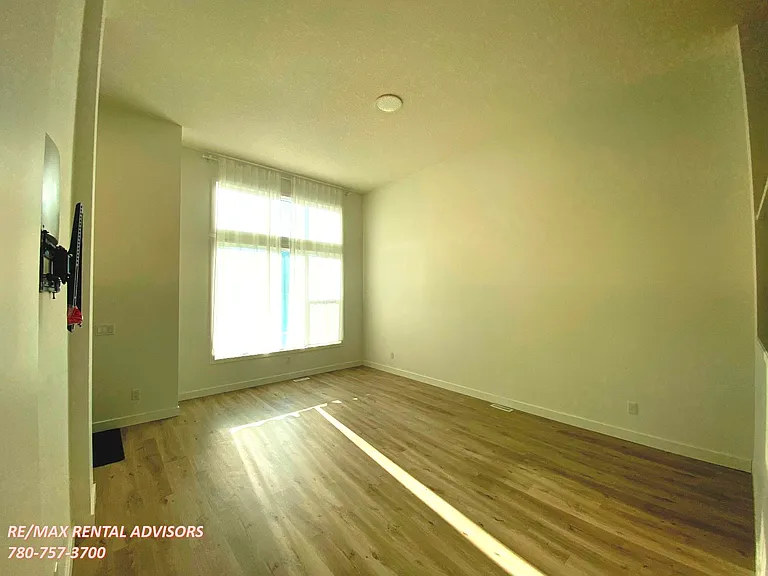 1007 Daniels Loop SW — Photo 7
