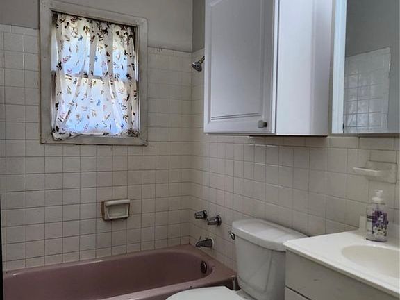 4th image of 842 Cynthia St #1