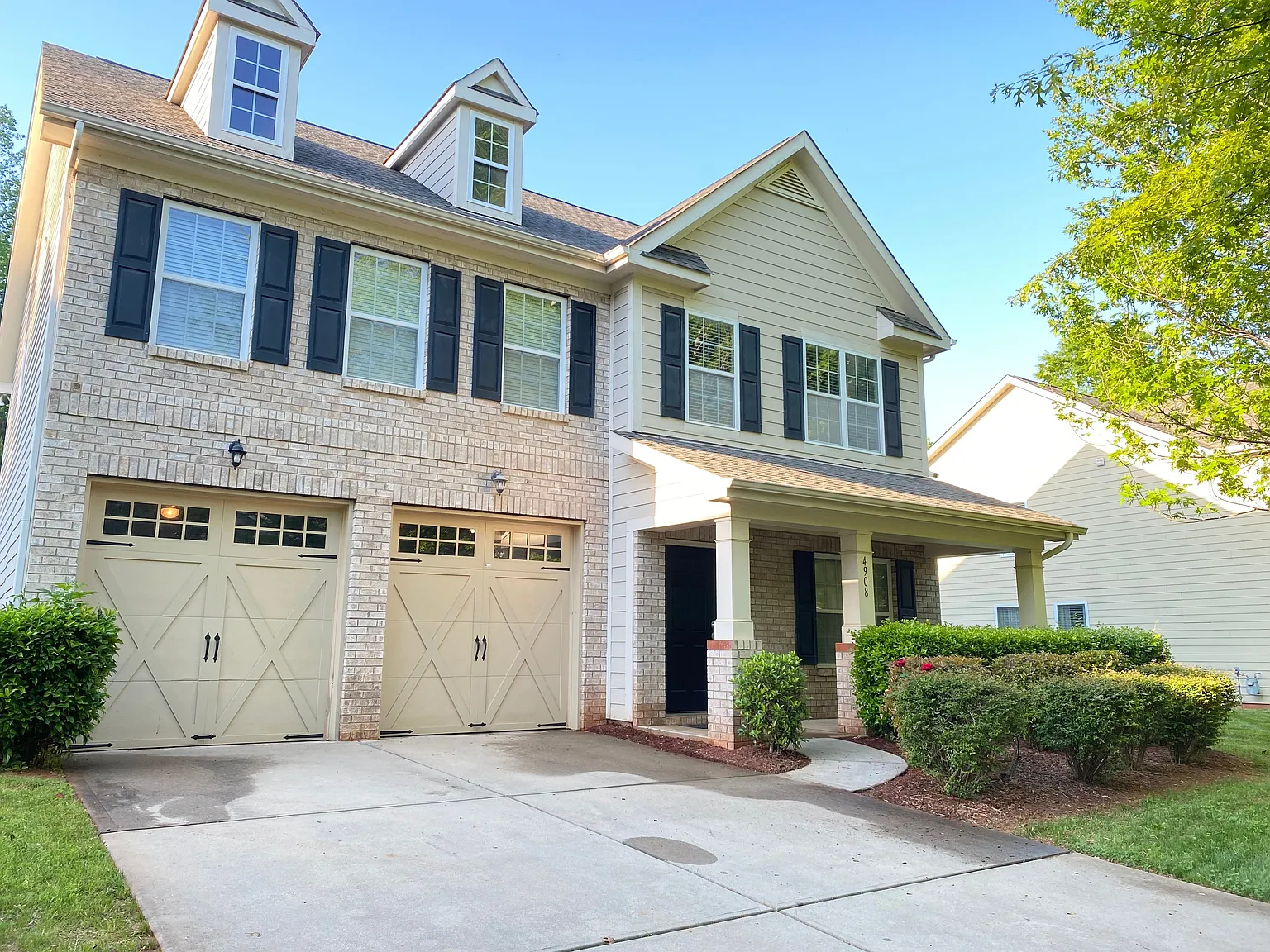 3 bed, 2.5 bath, 2300 sqft, $2,800 — Photo 1
