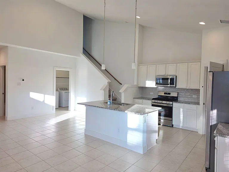 150 Elisha Dr — Photo 3