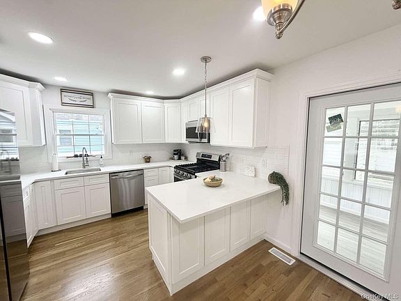 4th image of 20 Iris Avenue