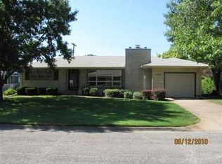 902 Mellinger Dr, Salina, KS 67401