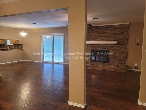 2nd image of 306 Elfen Glen St