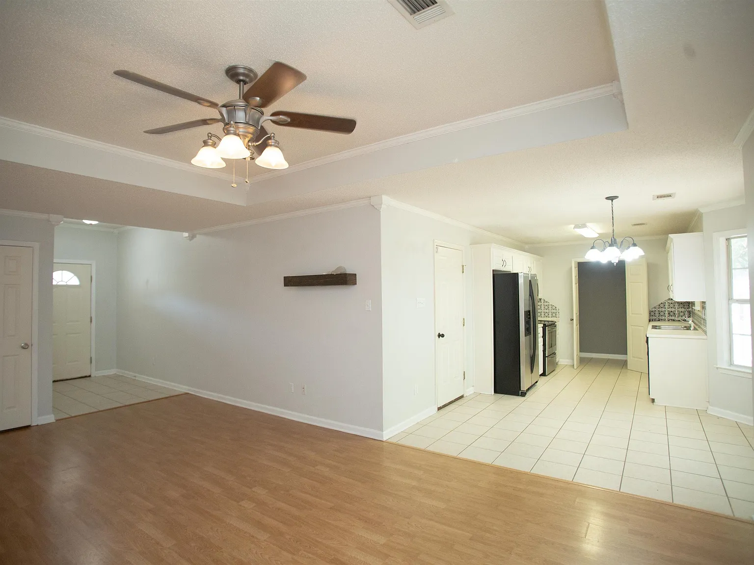 3 bed, 2.0 bath, 1200 sqft, $1,325 — Photo 2