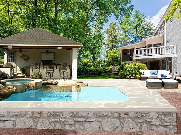 5th image of 172 Atlanta Country Club Dr SE