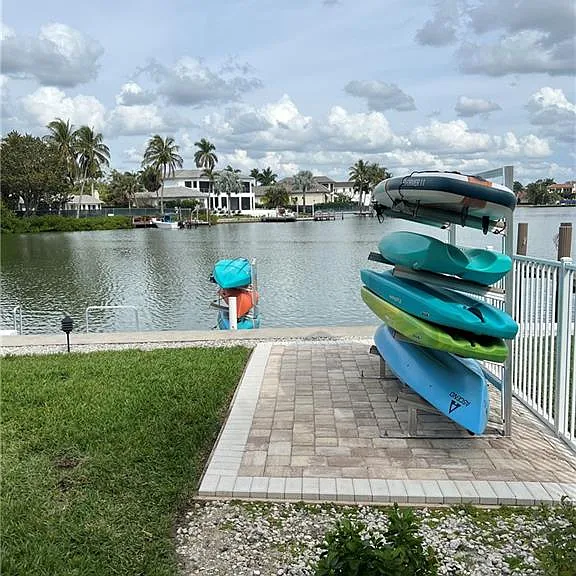 1910 Gulf Shore Blvd N #102 — Photo 17