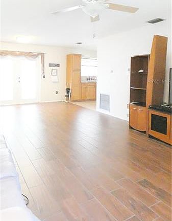 5th image of 925 Dobell Ter