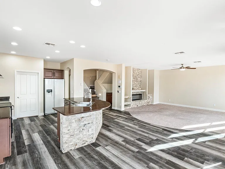 35434 N 31st Dr — Photo 16