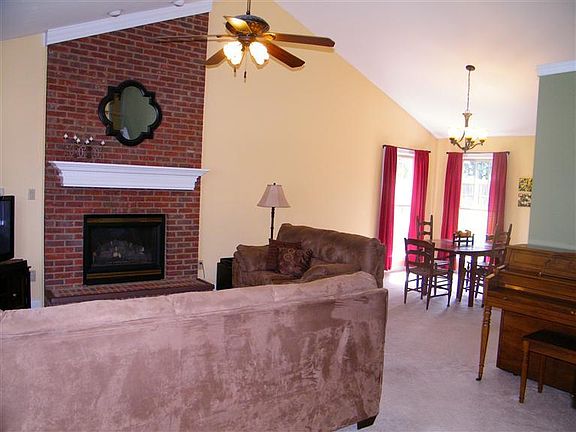 3rd image of 530 Martin Dr