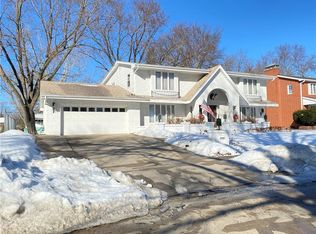 7123 Jefferson Ave, Windsor Heights, IA 50324
