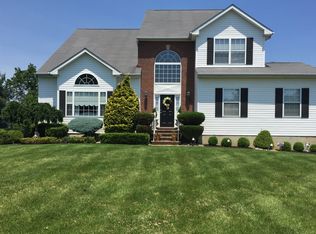 22 Dayna Dr, Monroe Township, NJ 08831