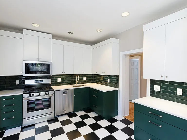 1525 Elliot Pl NW — Photo 2