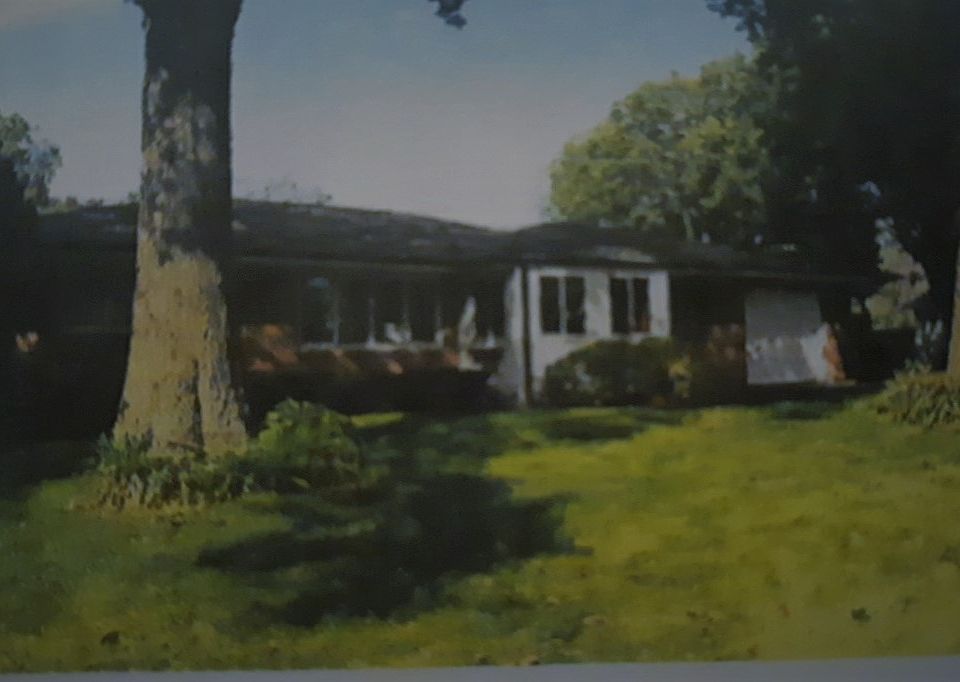 1st image of 125 NE Plum Ave