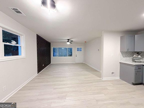 5th image of 102 Welch St