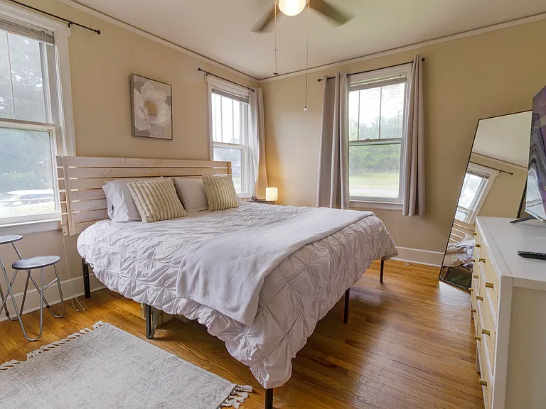 2318 Baxter St — Photo 3