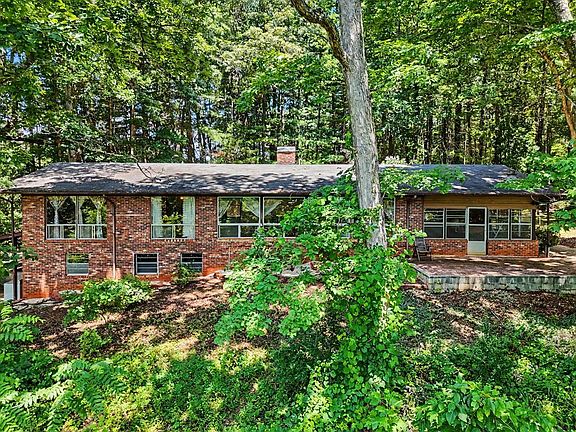 2nd image of 156 Knob Hill Rd