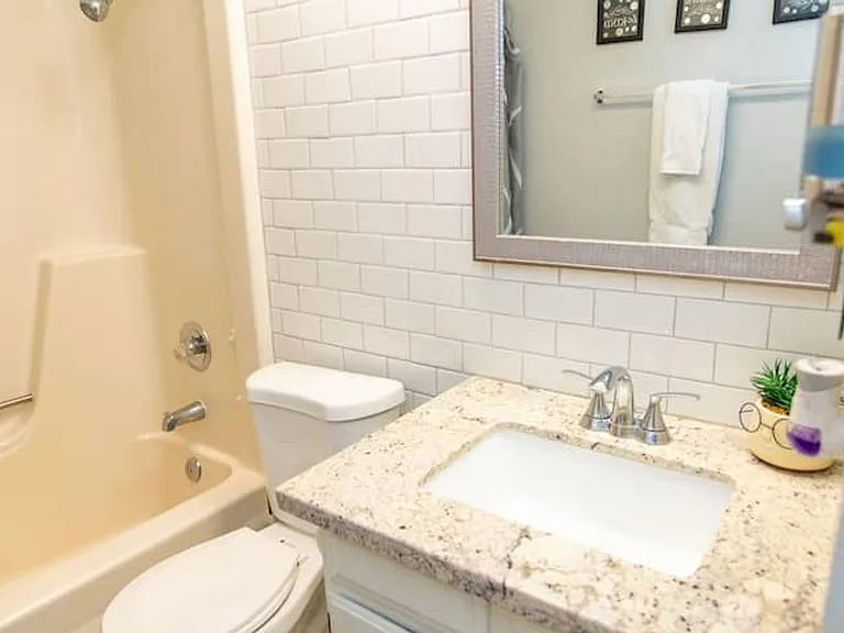 1025 N Menze St — Photo 22