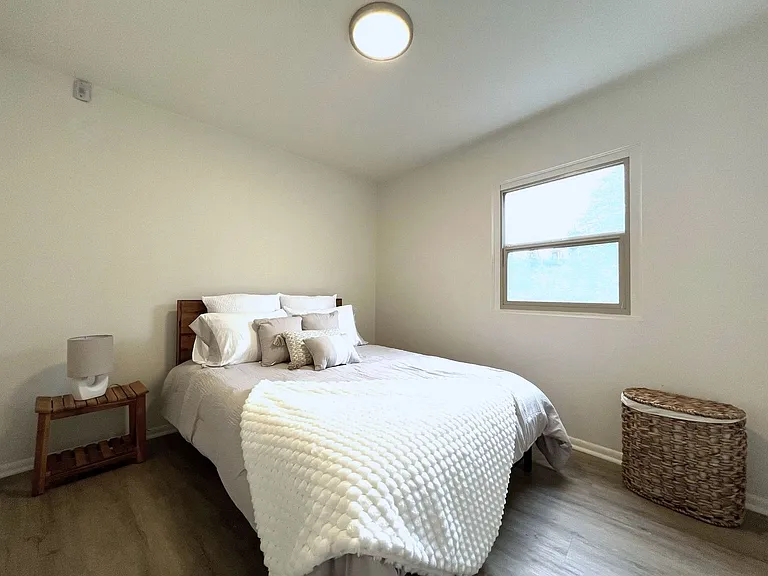 Crescent Apartments — Photo 6
