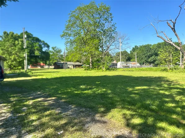 522 W 6th St, Chelsea, OK 74016