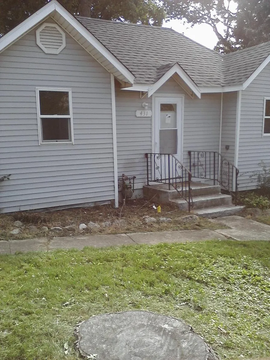 431 Woodland Dr photo 1