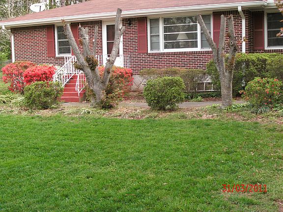 3rd image of 1574 Carlton Ave