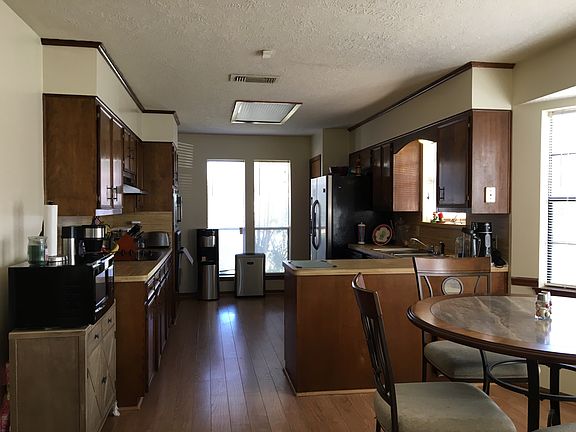 2nd image of 6925 Glen Willow Dr