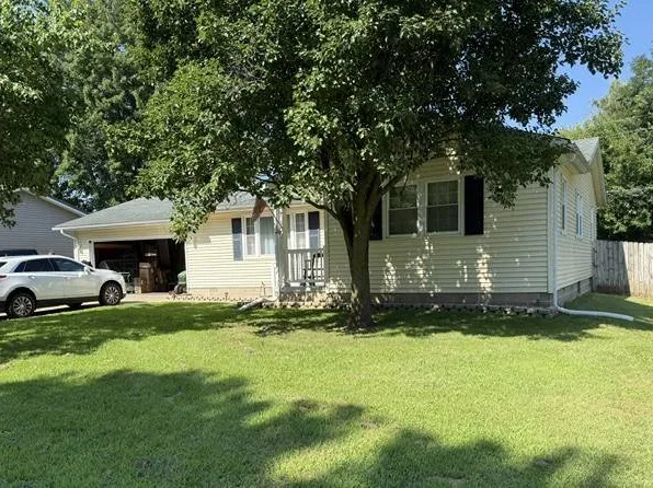 12 Sunset Dr, Beardstown, IL 62618