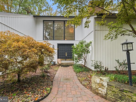 2nd image of 2023 Huntcliff Dr