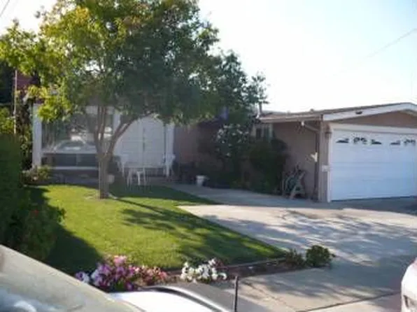 2551 Farrington Way, East Palo Alto, CA 94303