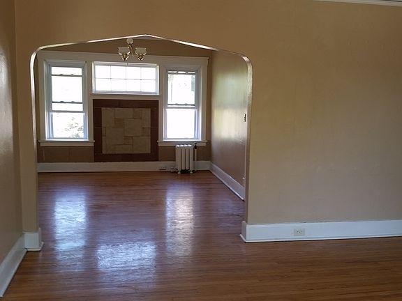 2nd image of 2922 Jackson St APT 3