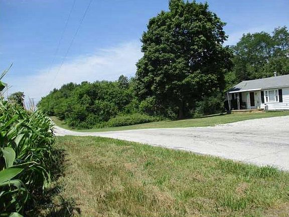 3rd image of 11056 Knoxville Rd