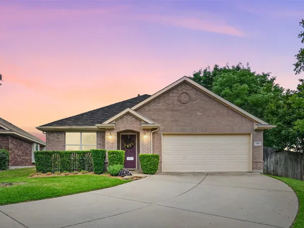 8500 Bonnet Ct, Fort Worth, TX 76131